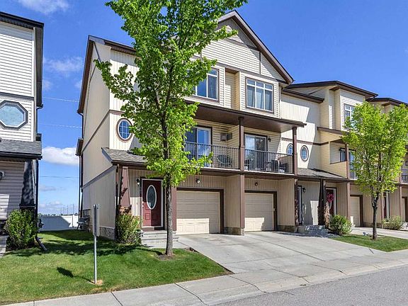2nd image of 401 W Copperpond Lndg SE
