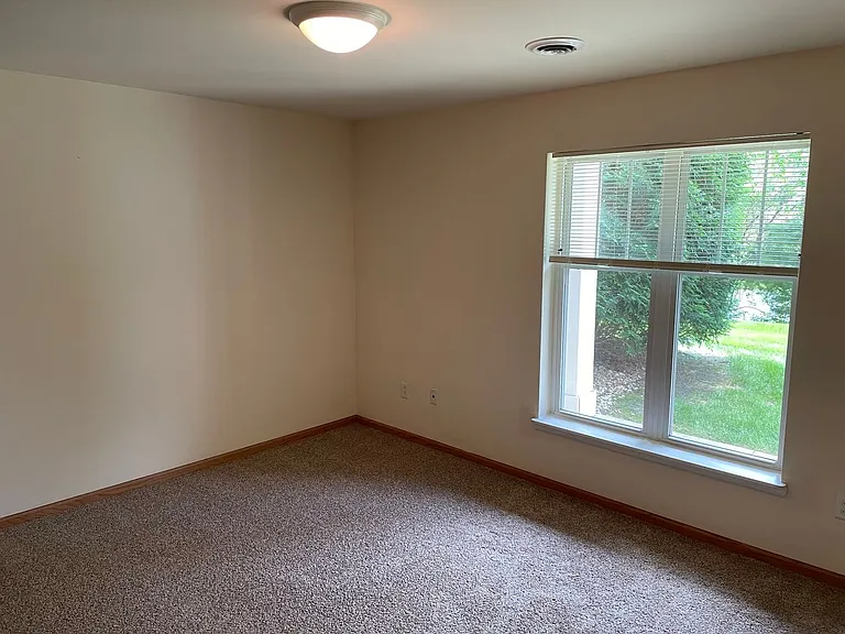 Door Creek Apartments — Photo 8