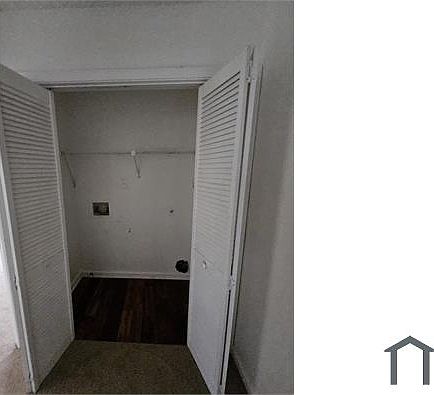2nd image of 1680 Winchester Way SE