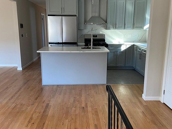 2nd image of 11 Duncan St #1