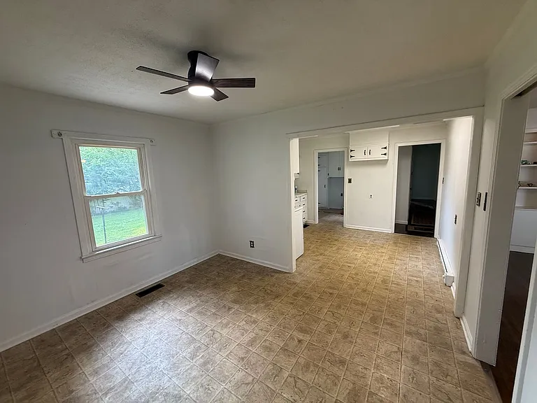 754 N Main St — Photo 6
