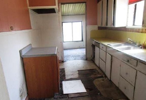 4th image of 326 E Pine St