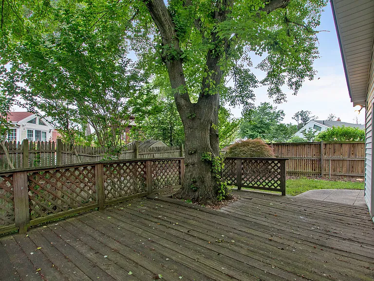 9702 Bellevue Dr — Photo 27