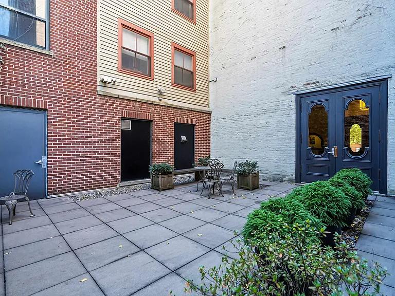 222 Montgomery St #1D — Photo 19