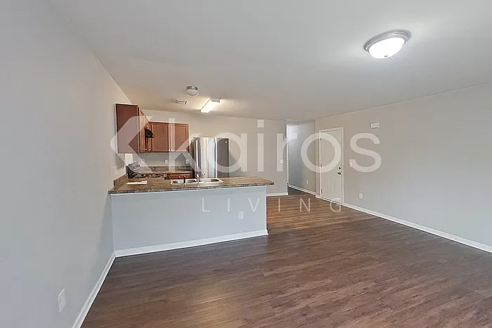 3 bed, 2.0 bath, 1000 sqft, $1,545 — Photo 4