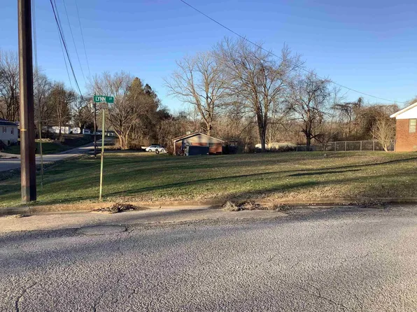 9 Lynn St, Dyersburg, TN 38024