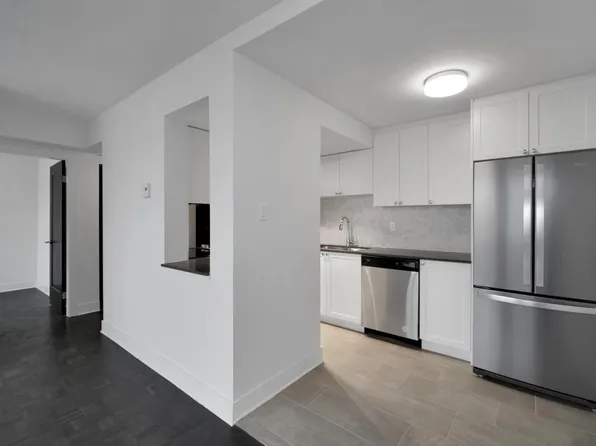 1100 Harwood St #201, Vancouver, BC V6E 1R7