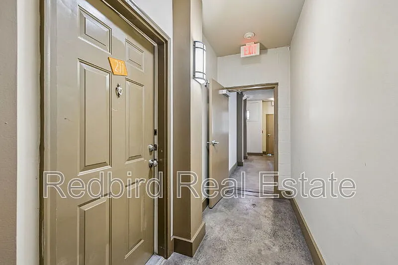 1 bed, 1.0 bath, 821 sqft, $1,650 — Photo 2