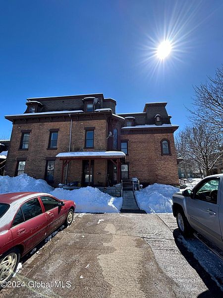 3rd image of 30 Willett Street