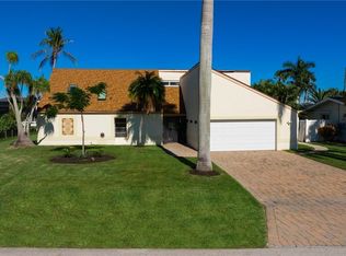 5271 Skylark Ct, Cape Coral, FL 33904