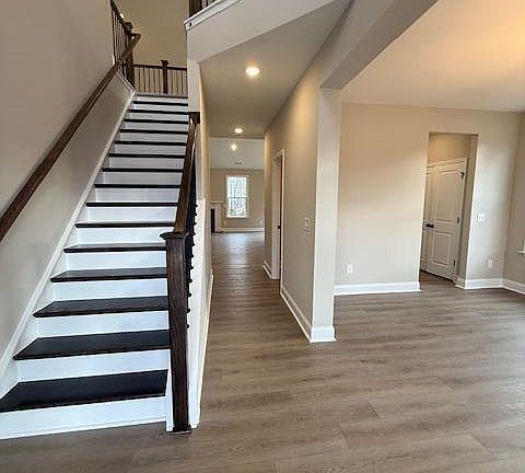 2nd image of 185 Sugar Pine Dr