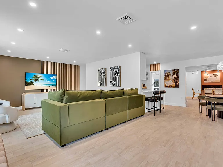 4421 Ocean Blvd — Photo 5