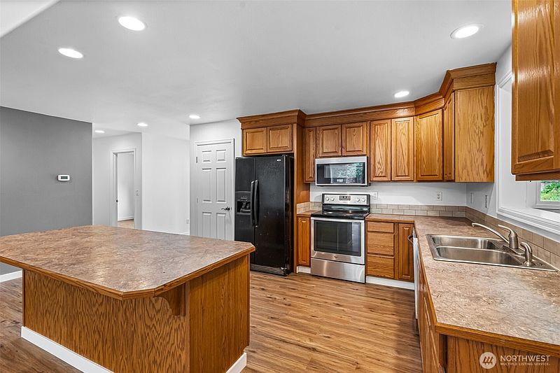 5th image of 141 E Dunoon Place