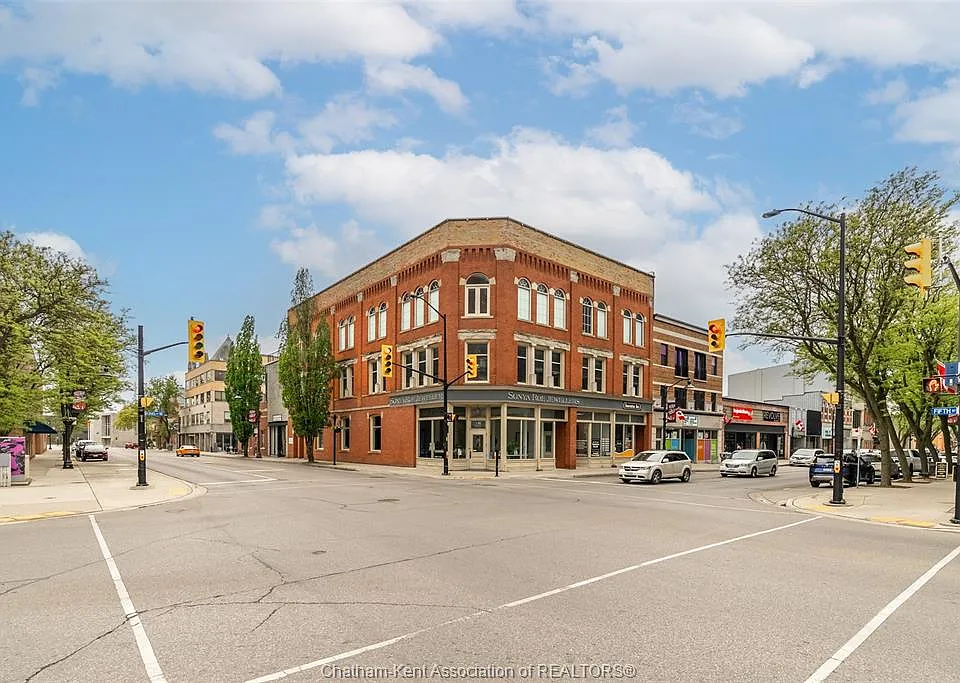 138 King St W #202