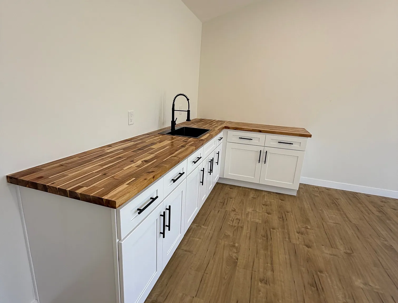 1 bed, 700 sqft, $1,950 — Photo 3