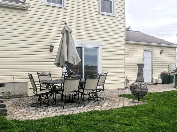 4th image of 209 Walnut Ln