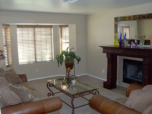 Sunken Living room w/fireplace