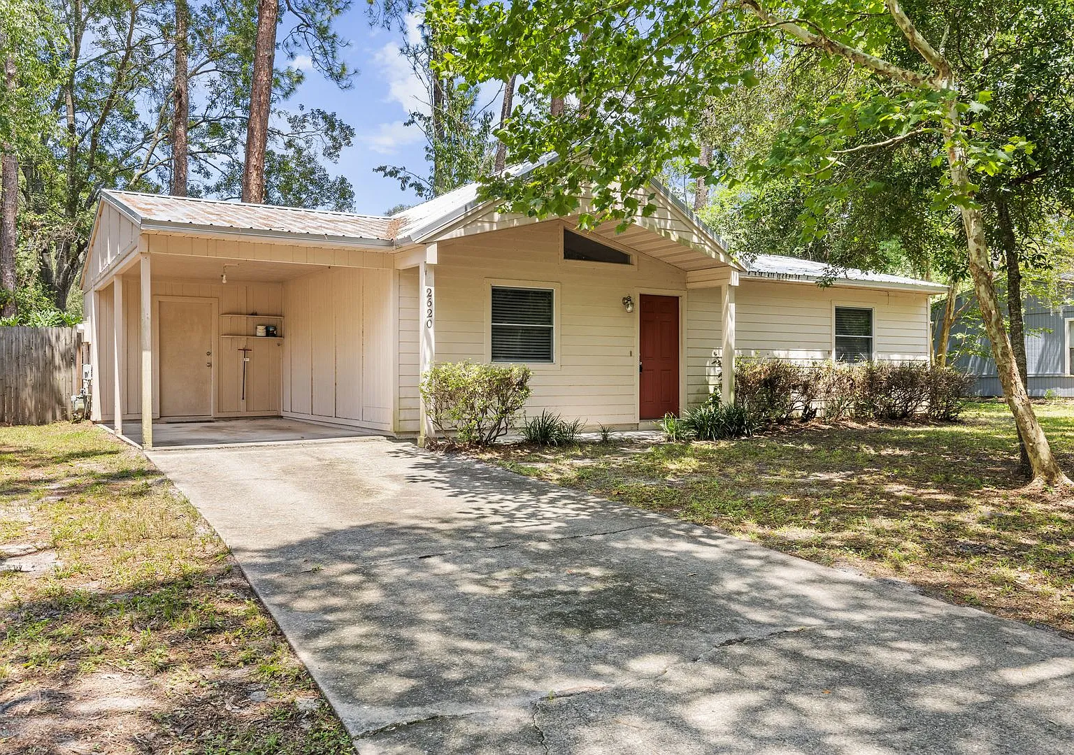 Charming Home in the Serene Springtree Neighborhood — Photo 1