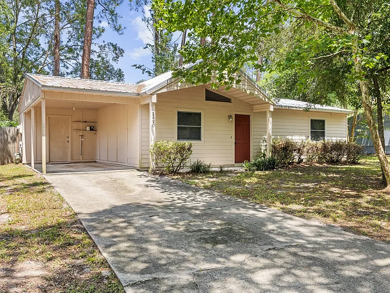 2620 NW 48th Pl — Photo 1