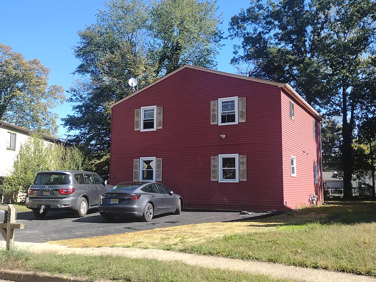 33 Cottage Gate Rd #B — Photo 1