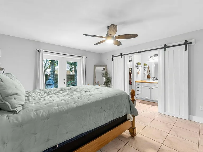 1174 Bay Ct — Photo 8