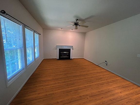 5th image of 417 Oakhall Dr