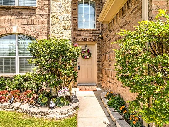 3rd image of 507 Moonrise Dr