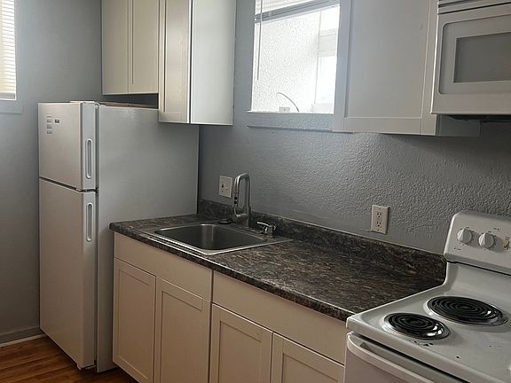3rd image of 3546 Balsam Ave APT 9