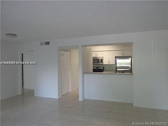 4th image of 540 S Park Rd #159