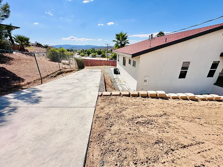 28076 East Dr — Photo 10
