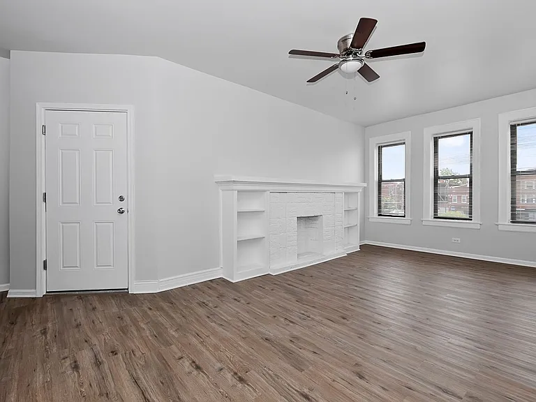 11038-40 S Vernon Ave — Photo 5