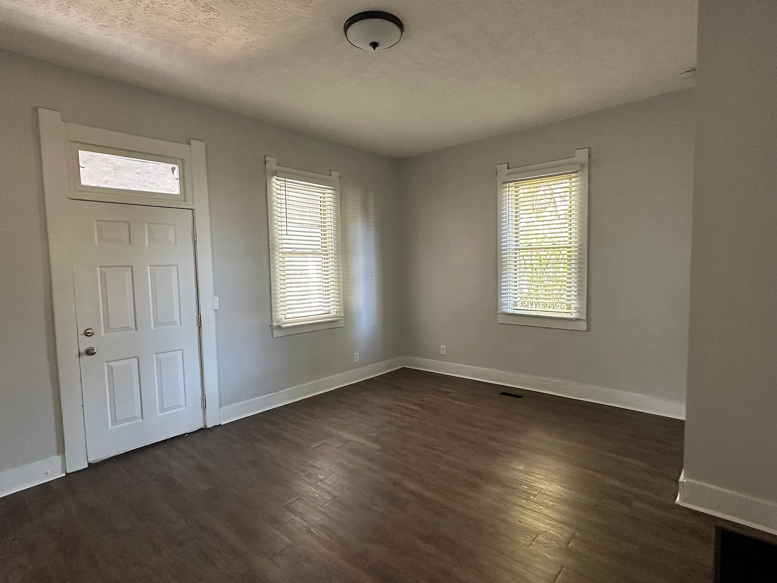 3 bed, 1293 sqft, $1,900 — Photo 3