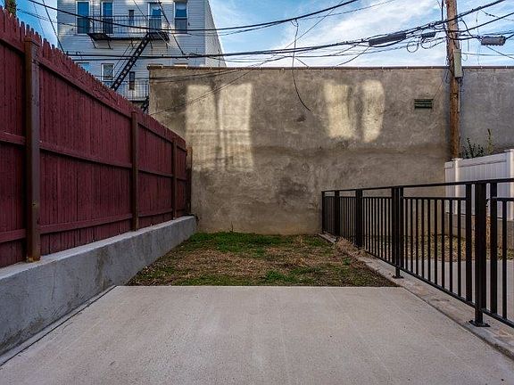 4th image of 689 Leonard St #1FAX