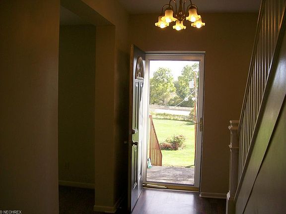 3rd image of 715 Moorehead Ave