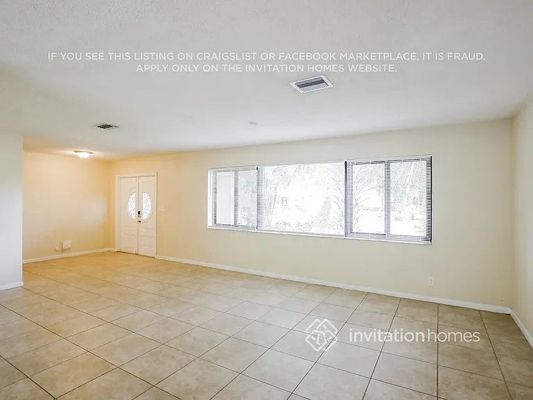 941 SW 75th Ter — Photo 3