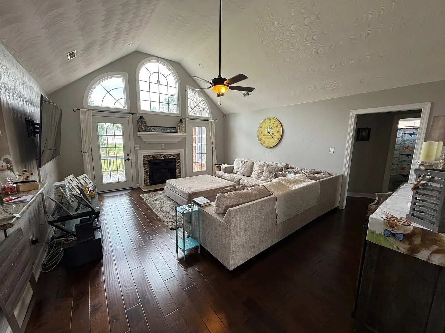 4 Bed / 2.5 Bath Single Family Home — Photo 3