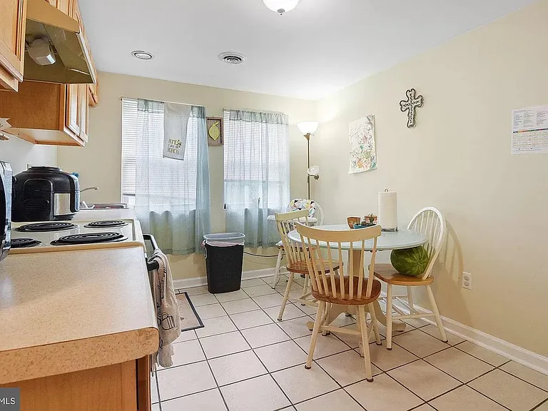 215 Westminster Ave #B — Photo 4