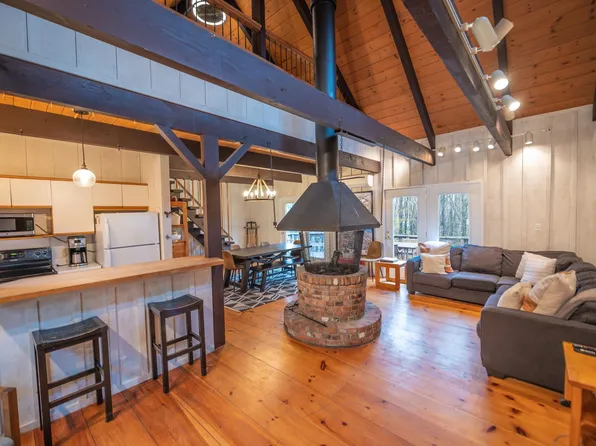 27 Meadow View Road, Wilmington, VT 05363