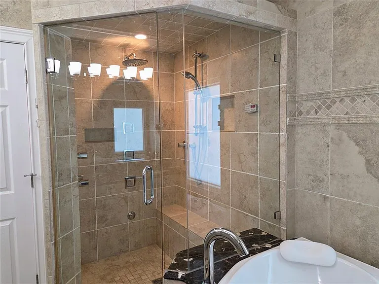 11820 Capri Cir S — Photo 25