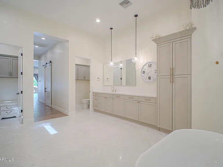 12424 E Victoria St — Photo 73