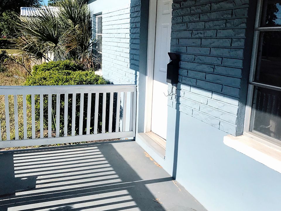 Gorgeous front porch 