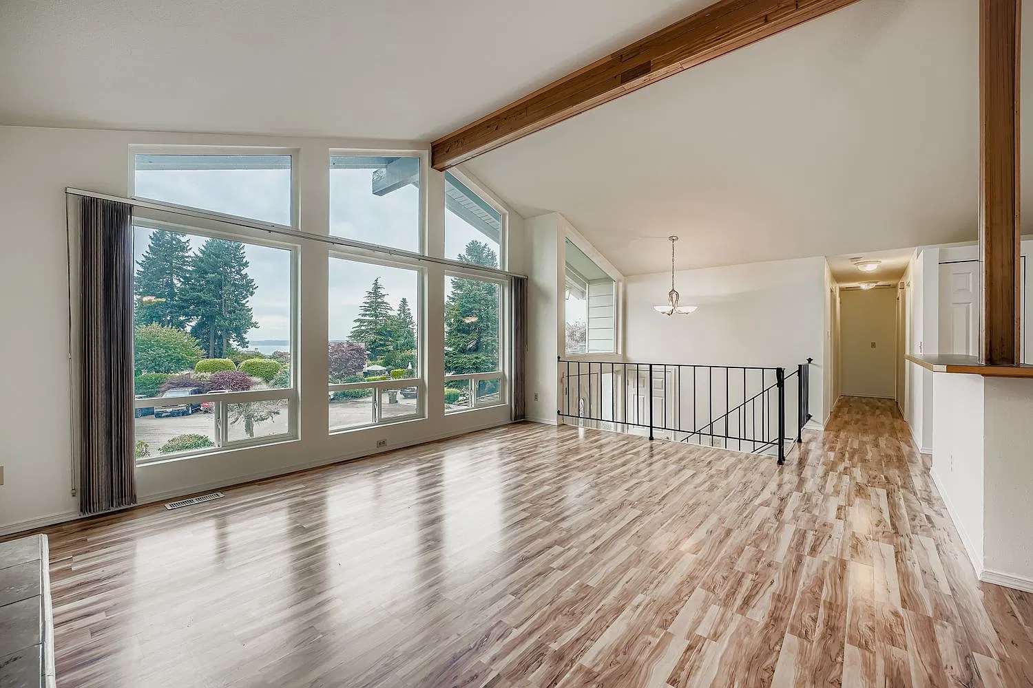 4 bed, 2300 sqft, $3,450 — Photo 4