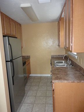 4th image of 608 Wilson Ave APT A