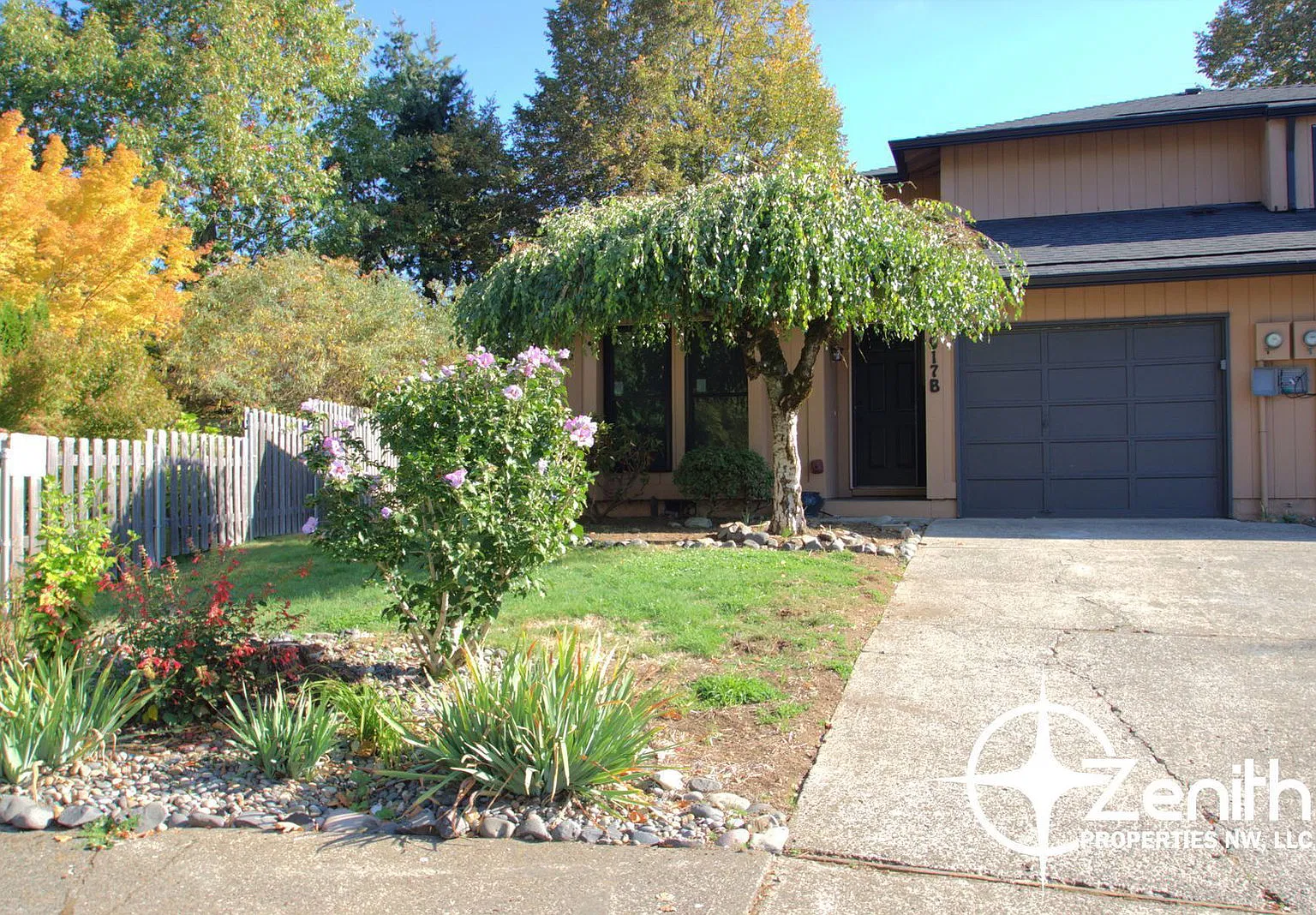 3 bed, 2.0 bath, 1447 sqft, $2,195 — Photo 3