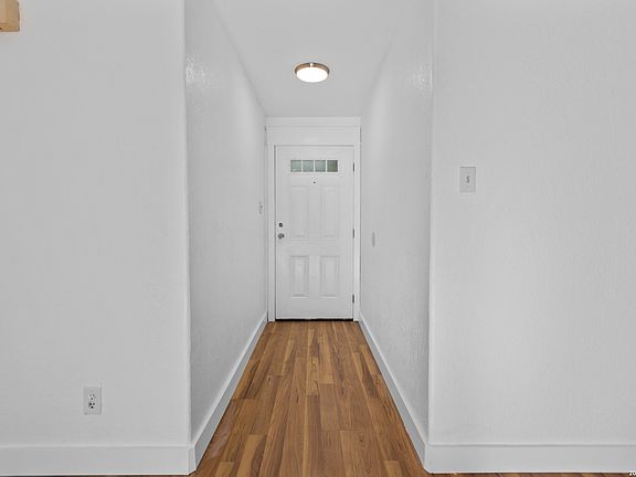 4th image of 923 Saddlebrook Dr
