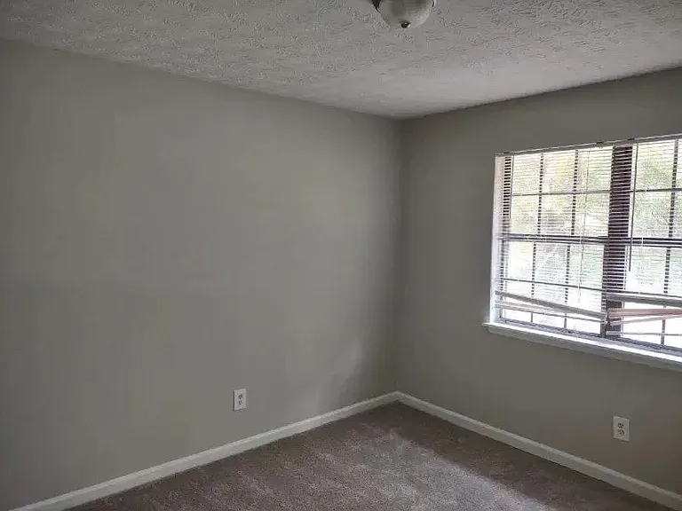 130 Meadowbrook Ct #C — Photo 2
