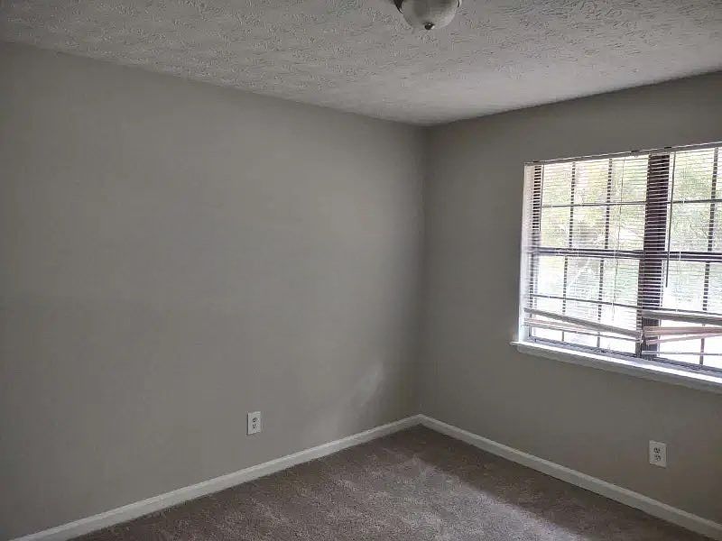 2nd image of 130 Meadowbrook Ct APT C