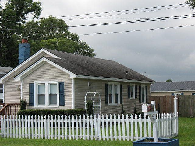 1st image of 105 Amos St