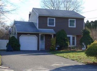 51 Raynor Rd, Ridge, NY 11961