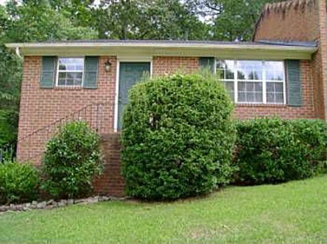 2nd image of 110 Oxford Ct